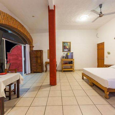Traditional Sierra Leon Oceanfront Rooms - Adults Only ปูแอร์โตบาญาร์ตา ภายนอก รูปภาพ