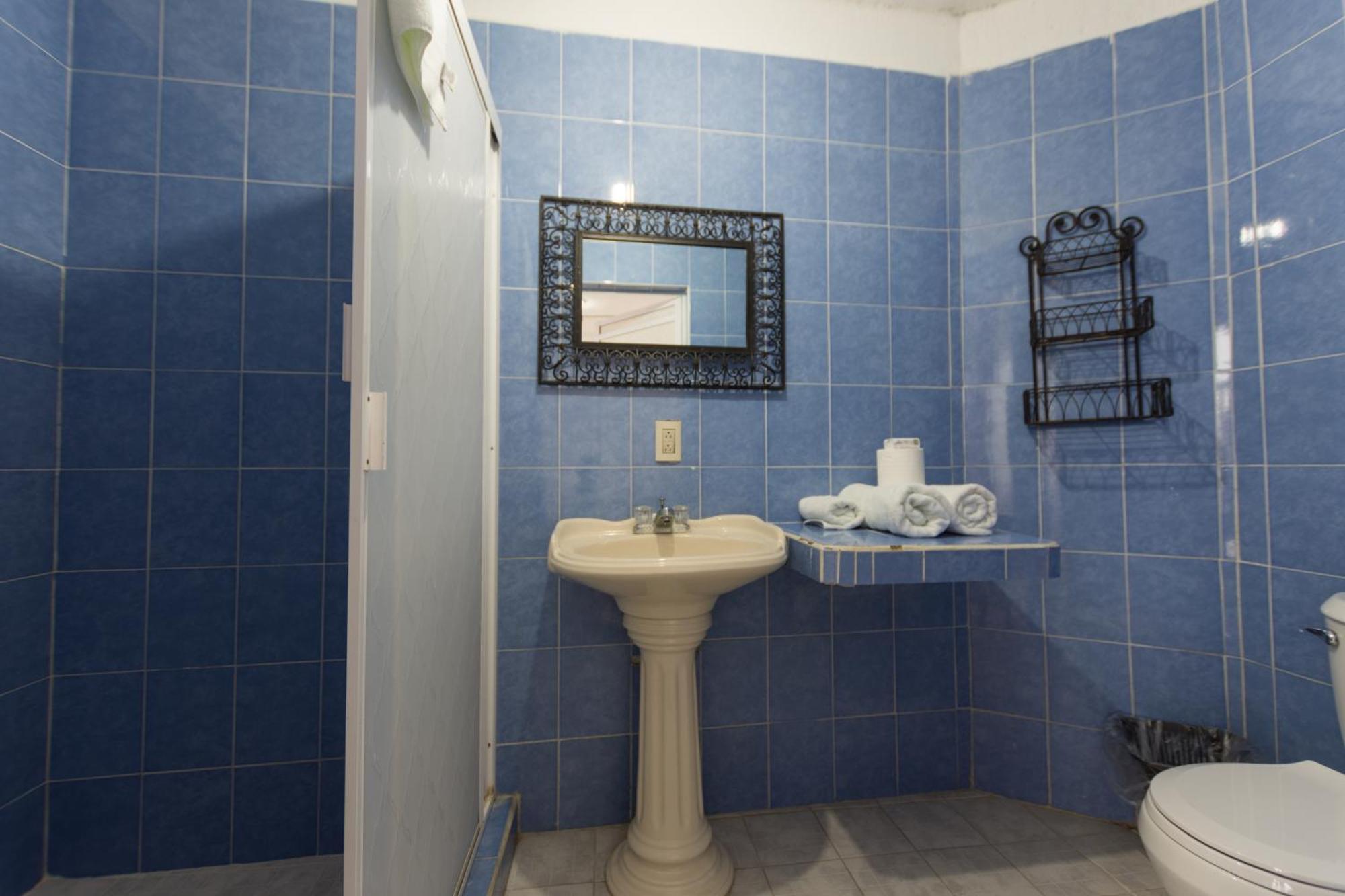 Traditional Sierra Leon Oceanfront Rooms - Adults Only ปูแอร์โตบาญาร์ตา ภายนอก รูปภาพ