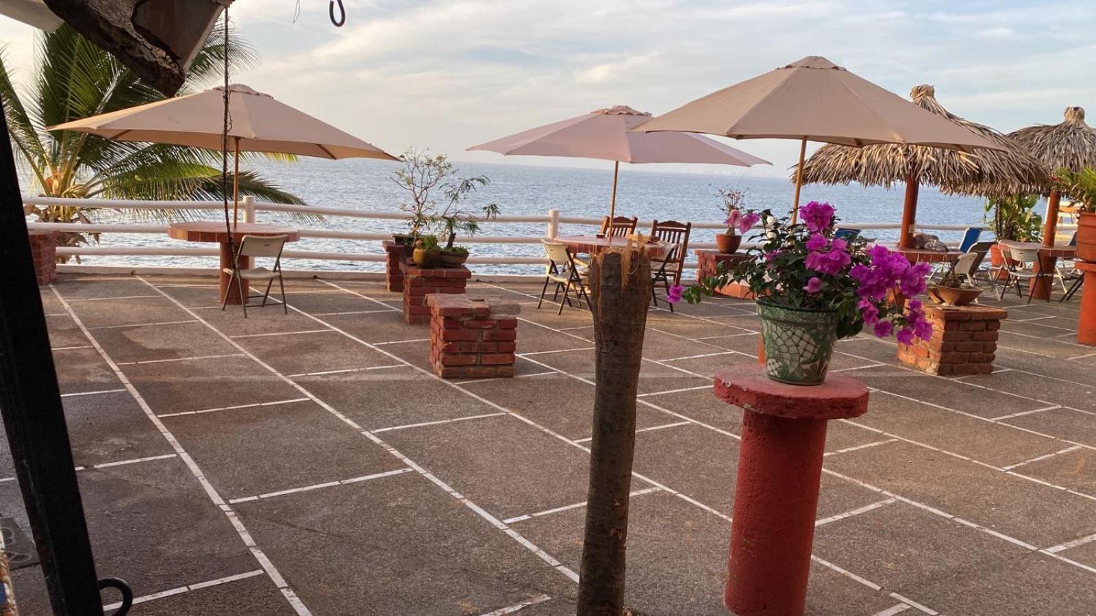 Traditional Sierra Leon Oceanfront Rooms - Adults Only ปูแอร์โตบาญาร์ตา ภายนอก รูปภาพ
