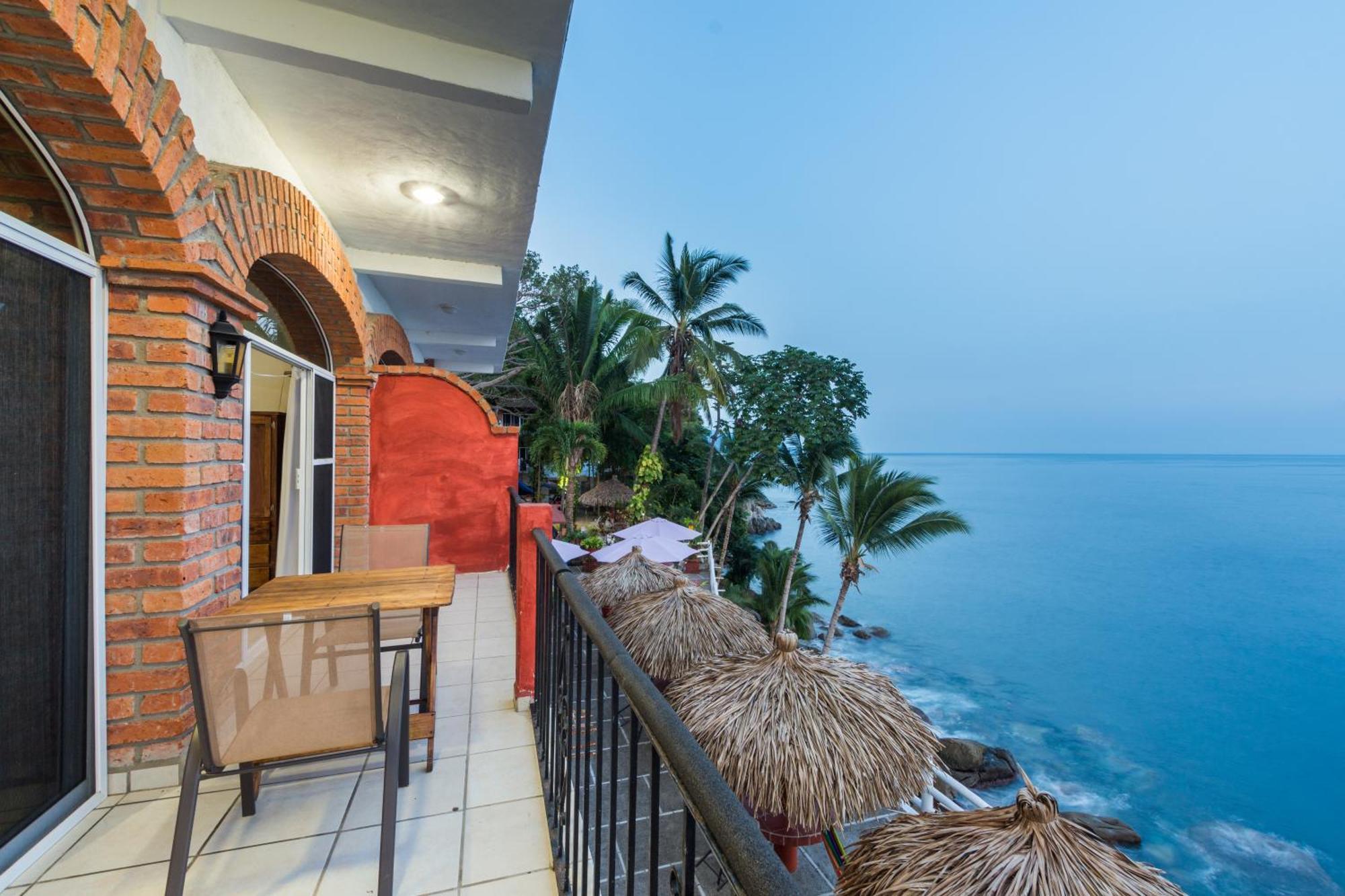 Traditional Sierra Leon Oceanfront Rooms - Adults Only ปูแอร์โตบาญาร์ตา ภายนอก รูปภาพ