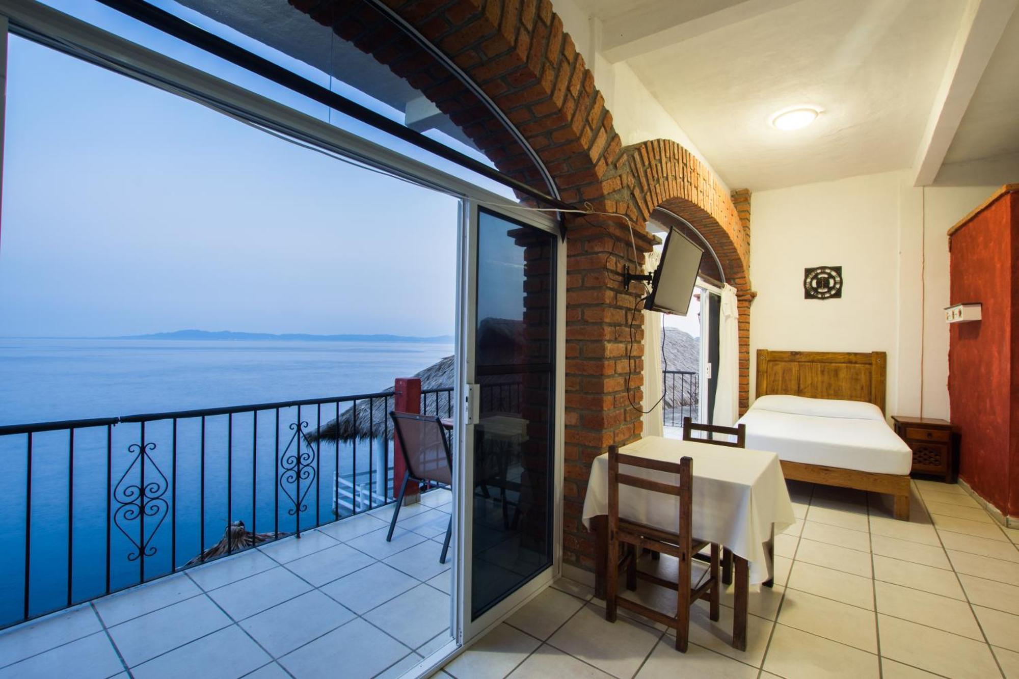 Traditional Sierra Leon Oceanfront Rooms - Adults Only ปูแอร์โตบาญาร์ตา ภายนอก รูปภาพ
