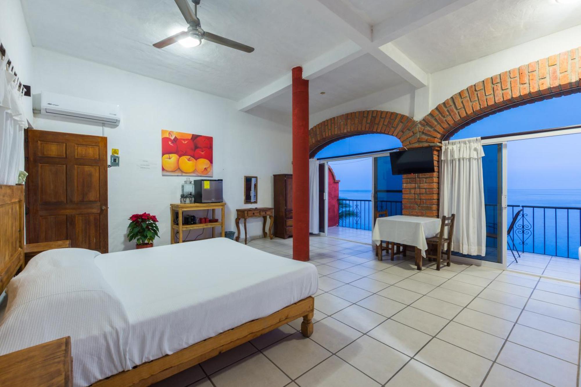 Traditional Sierra Leon Oceanfront Rooms - Adults Only ปูแอร์โตบาญาร์ตา ภายนอก รูปภาพ