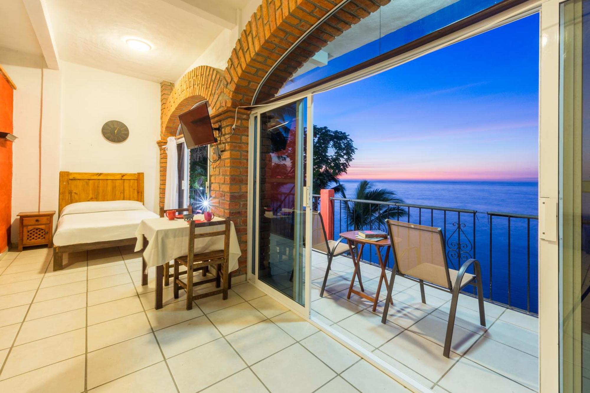 Traditional Sierra Leon Oceanfront Rooms - Adults Only ปูแอร์โตบาญาร์ตา ภายนอก รูปภาพ
