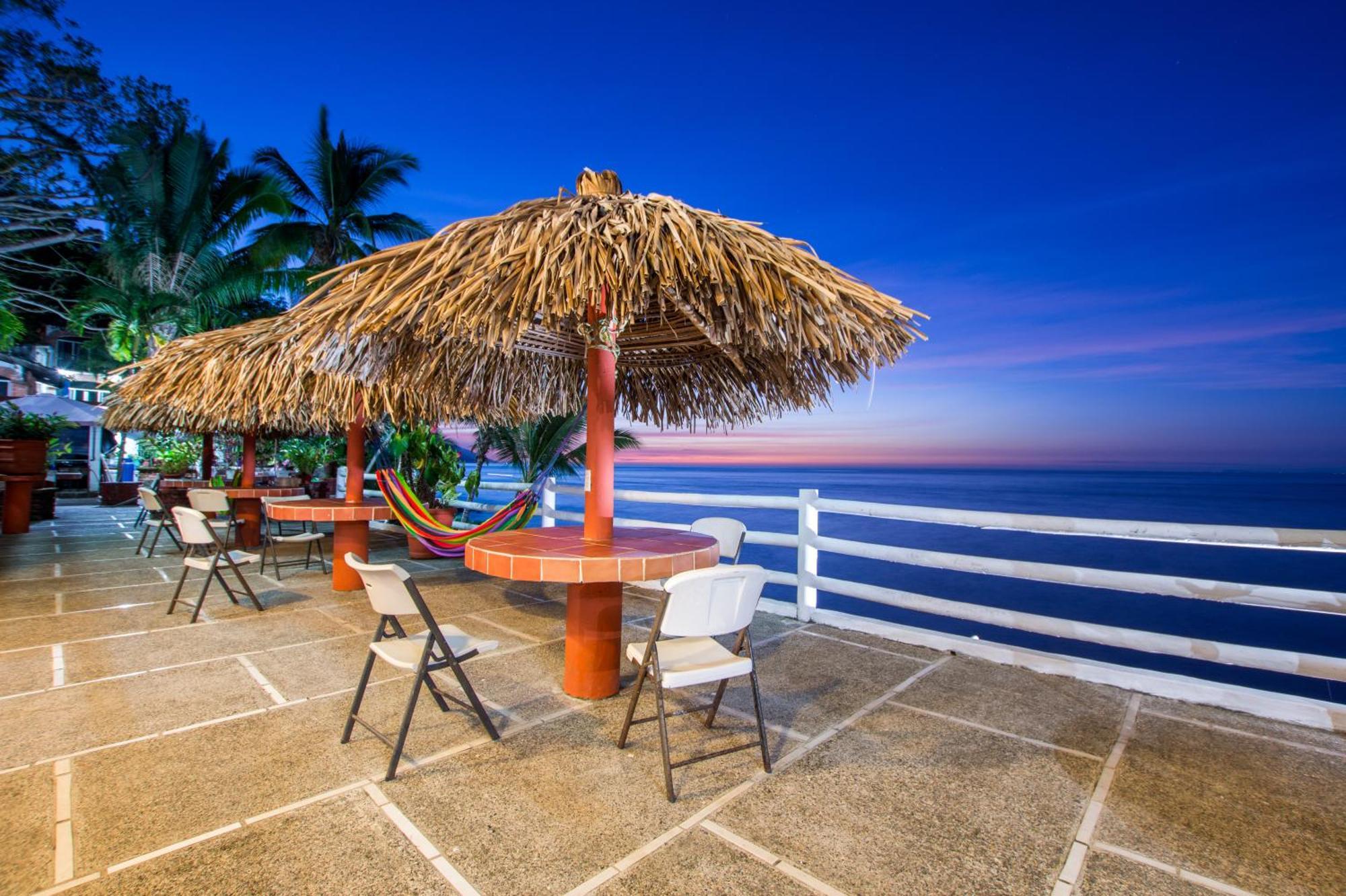 Traditional Sierra Leon Oceanfront Rooms - Adults Only ปูแอร์โตบาญาร์ตา ภายนอก รูปภาพ