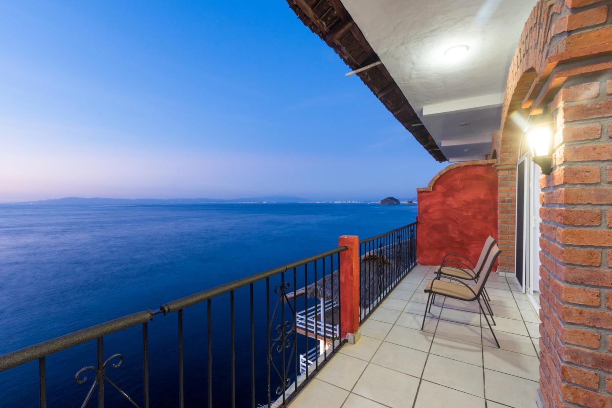 Traditional Sierra Leon Oceanfront Rooms - Adults Only ปูแอร์โตบาญาร์ตา ภายนอก รูปภาพ