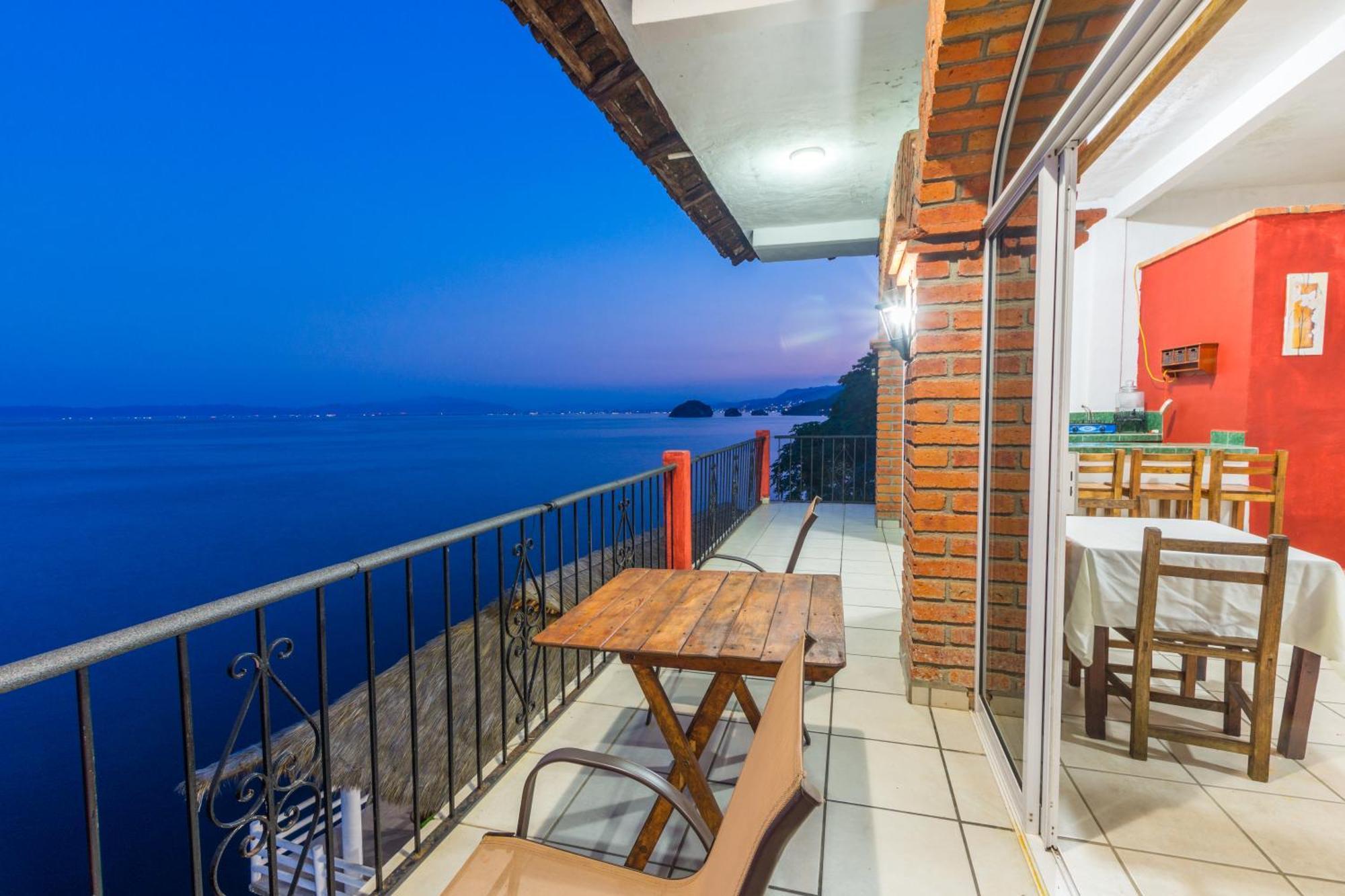 Traditional Sierra Leon Oceanfront Rooms - Adults Only ปูแอร์โตบาญาร์ตา ภายนอก รูปภาพ