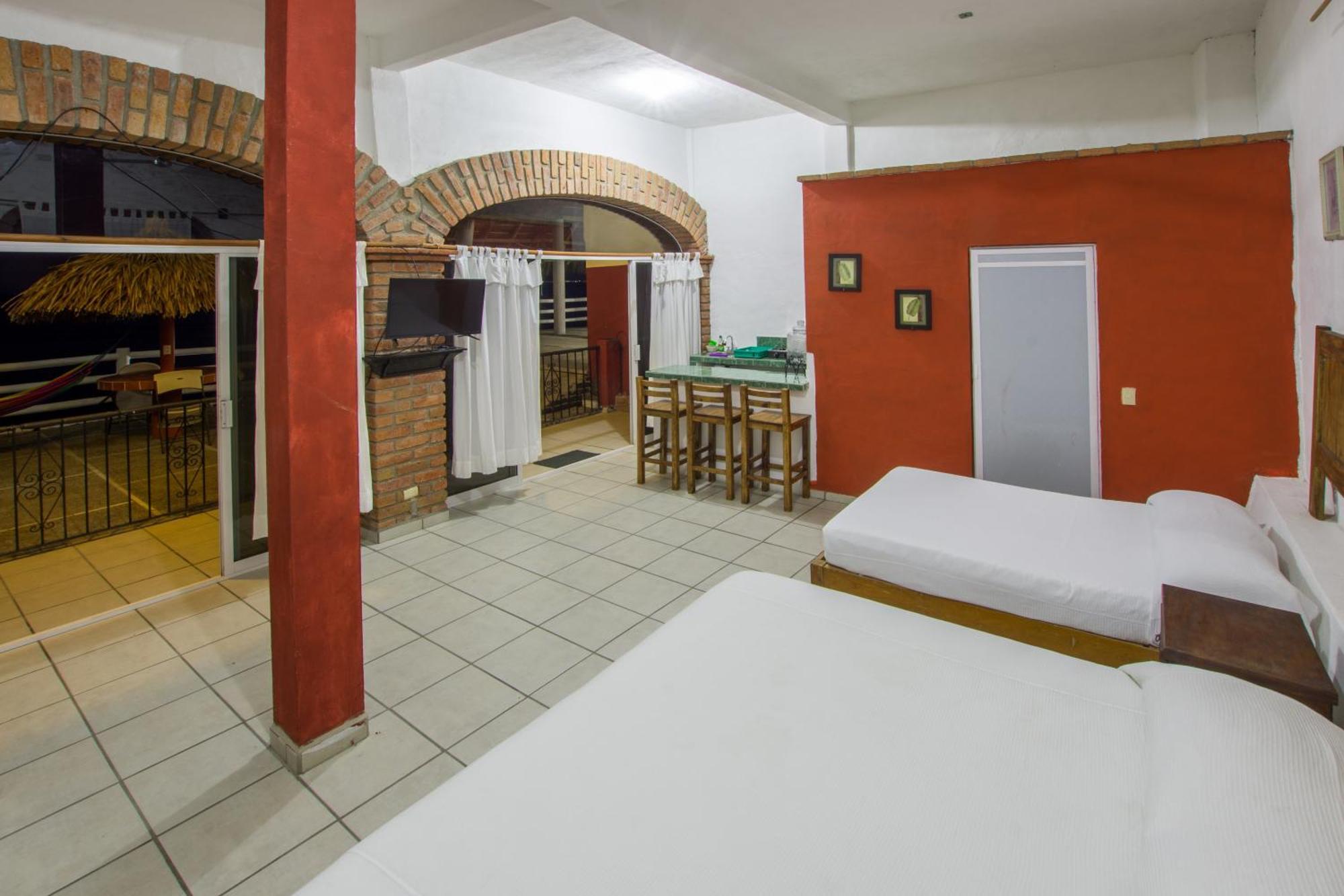Traditional Sierra Leon Oceanfront Rooms - Adults Only ปูแอร์โตบาญาร์ตา ภายนอก รูปภาพ