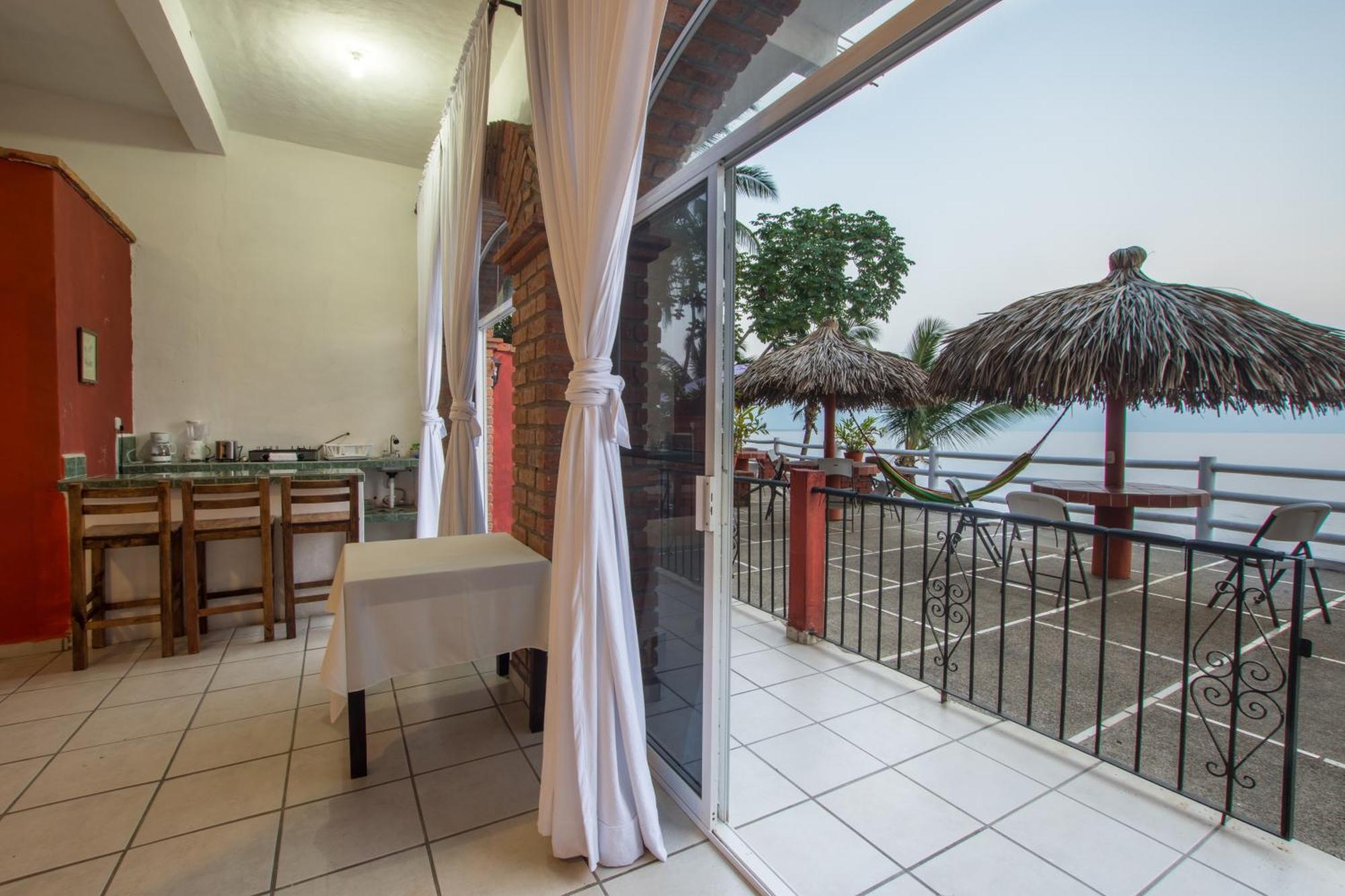 Traditional Sierra Leon Oceanfront Rooms - Adults Only ปูแอร์โตบาญาร์ตา ภายนอก รูปภาพ