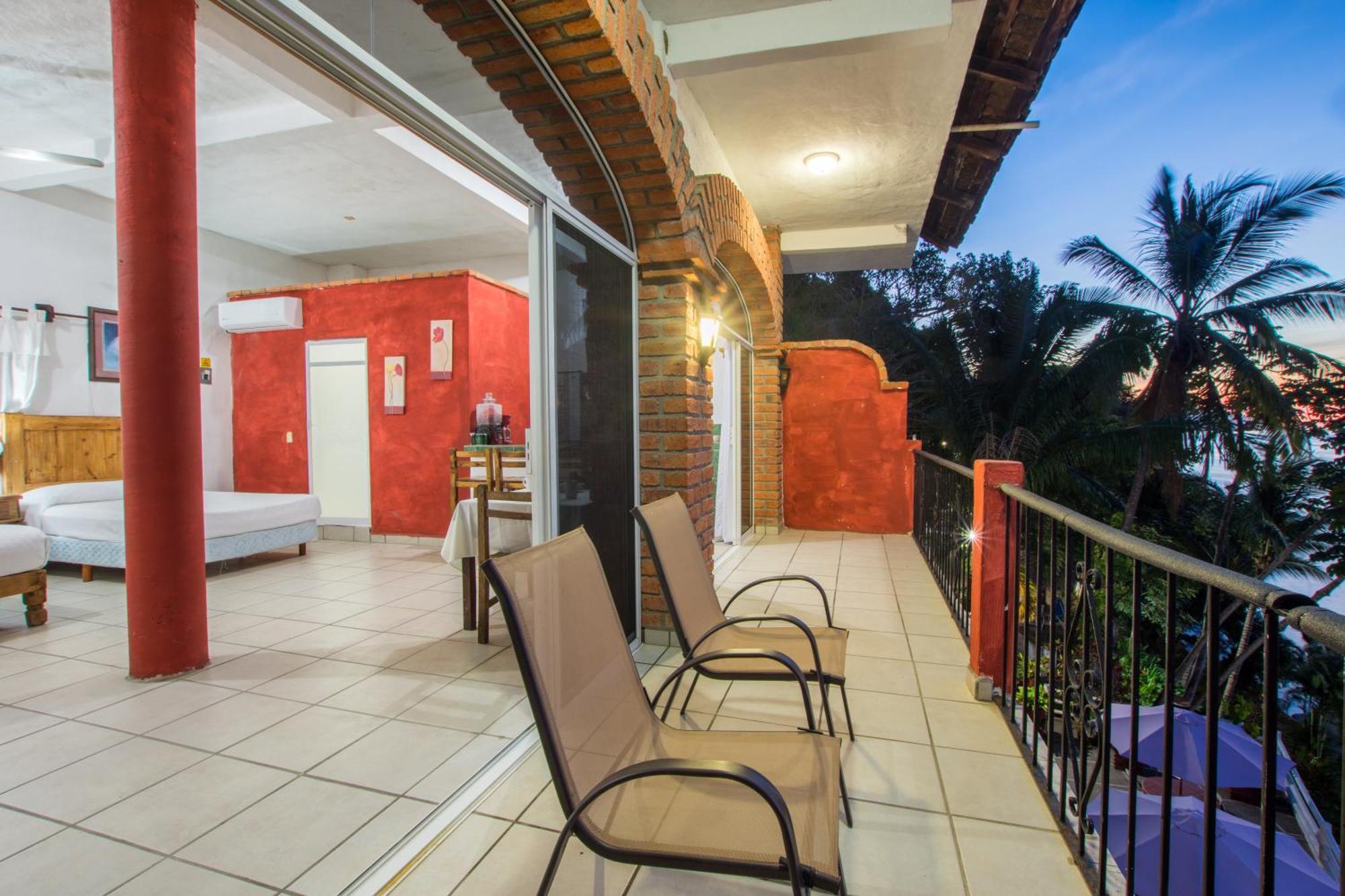 Traditional Sierra Leon Oceanfront Rooms - Adults Only ปูแอร์โตบาญาร์ตา ภายนอก รูปภาพ