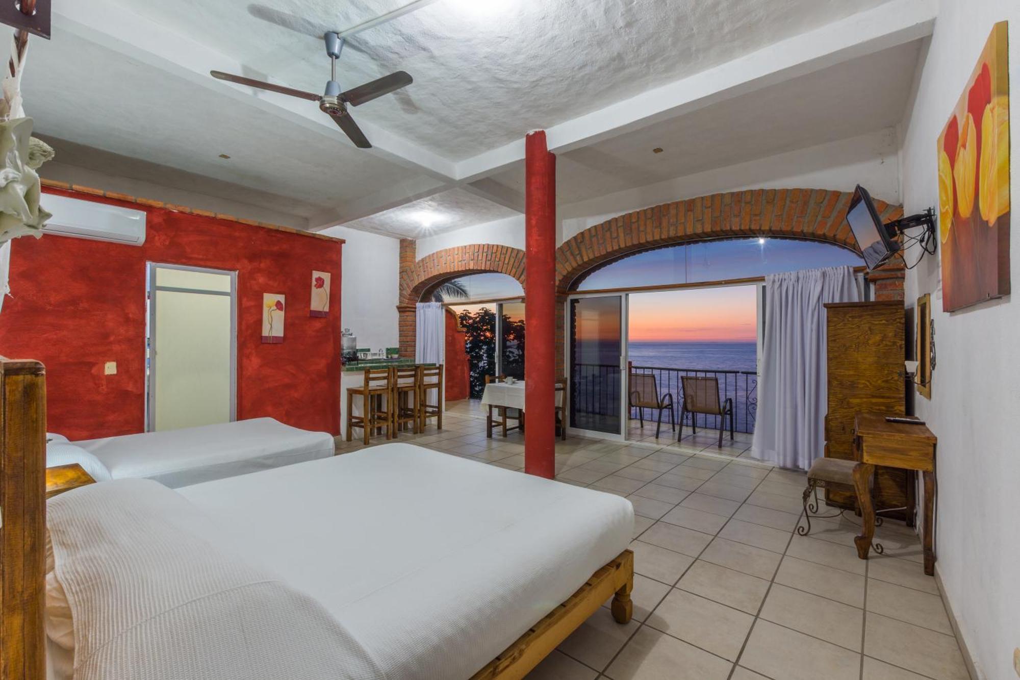 Traditional Sierra Leon Oceanfront Rooms - Adults Only ปูแอร์โตบาญาร์ตา ภายนอก รูปภาพ