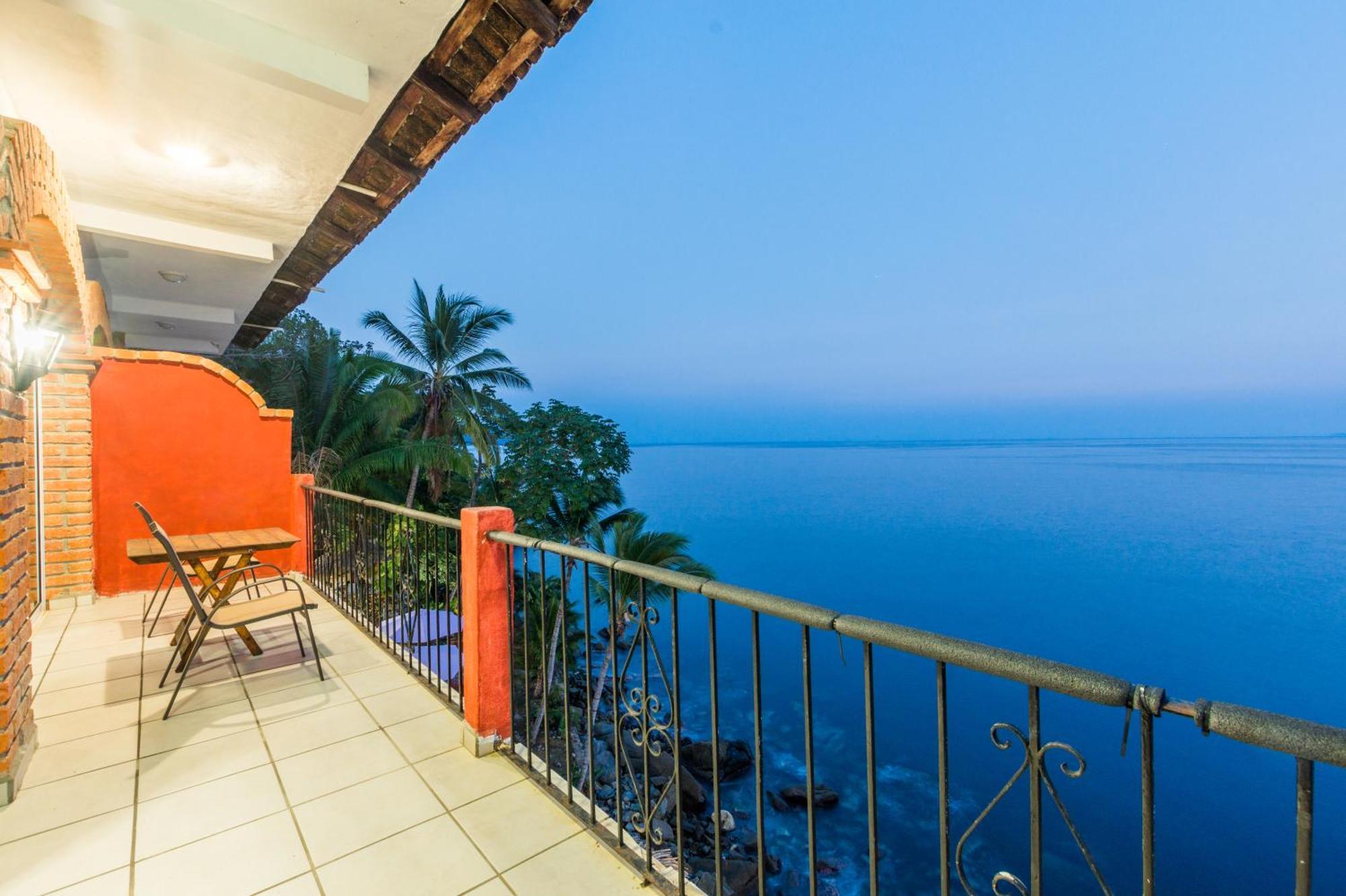 Traditional Sierra Leon Oceanfront Rooms - Adults Only ปูแอร์โตบาญาร์ตา ภายนอก รูปภาพ