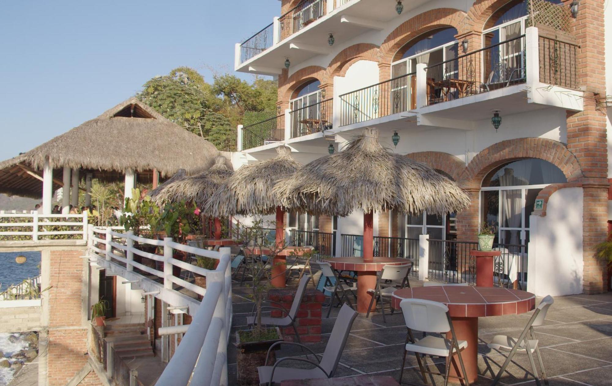 Traditional Sierra Leon Oceanfront Rooms - Adults Only ปูแอร์โตบาญาร์ตา ภายนอก รูปภาพ