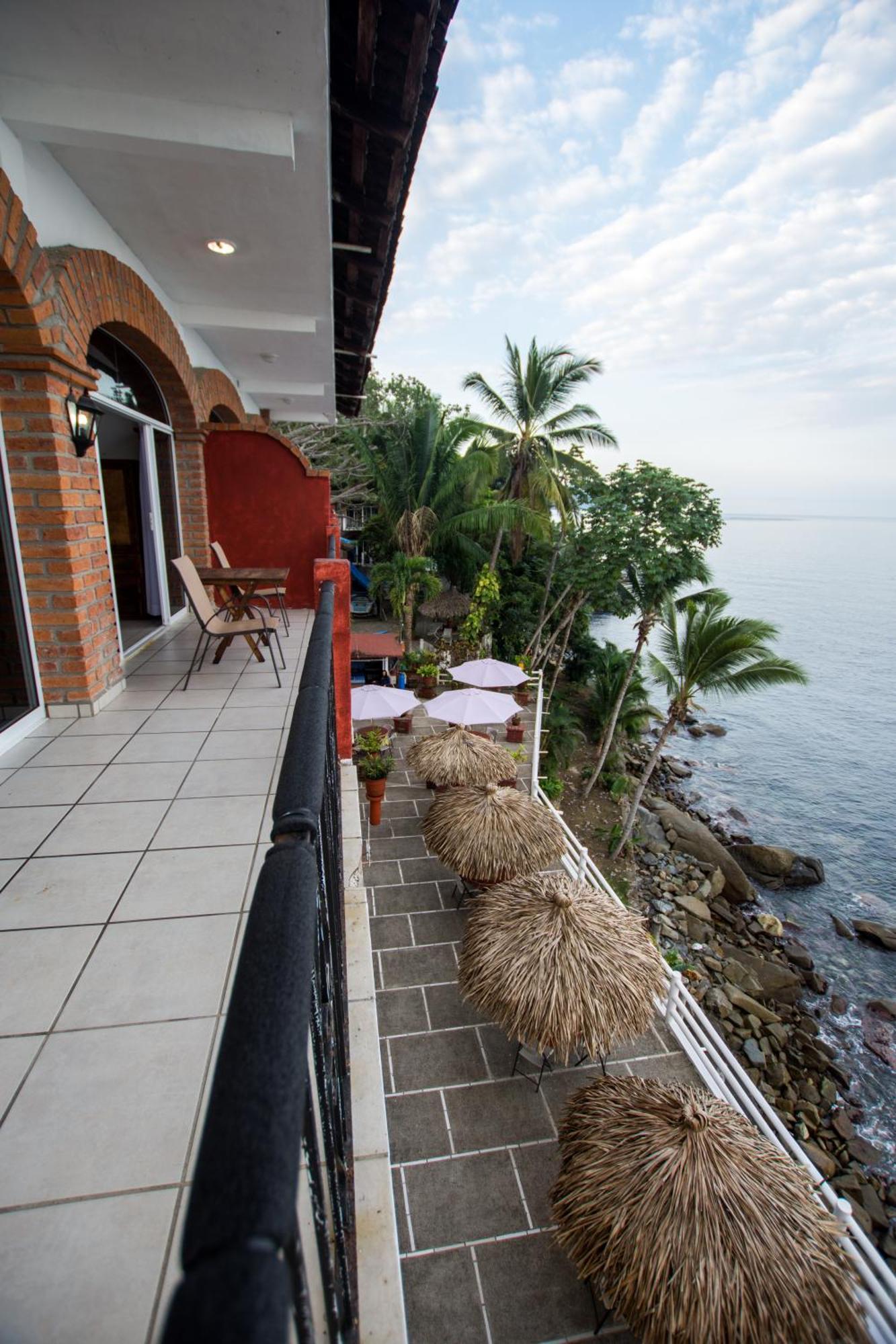 Traditional Sierra Leon Oceanfront Rooms - Adults Only ปูแอร์โตบาญาร์ตา ภายนอก รูปภาพ