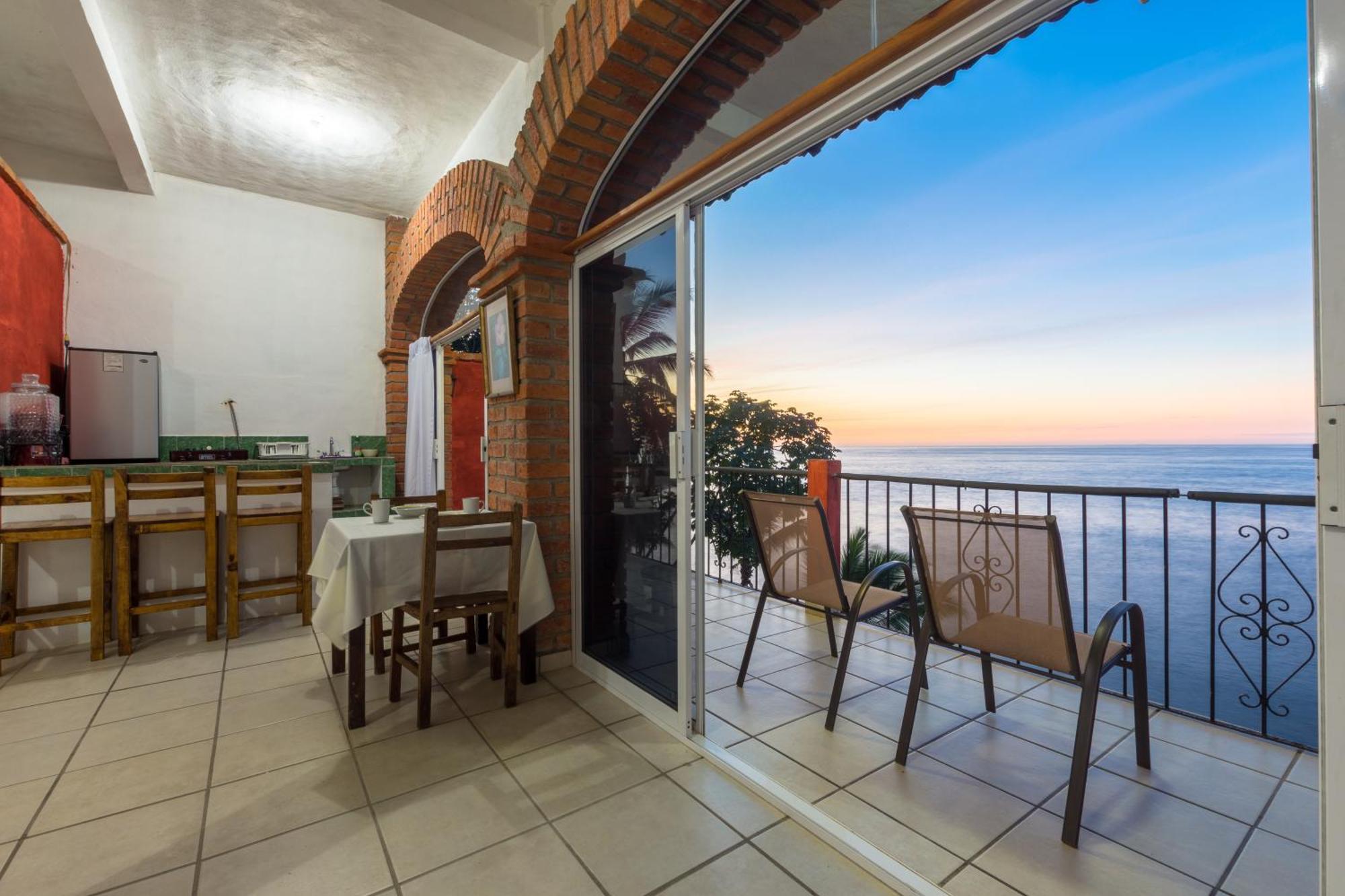 Traditional Sierra Leon Oceanfront Rooms - Adults Only ปูแอร์โตบาญาร์ตา ภายนอก รูปภาพ